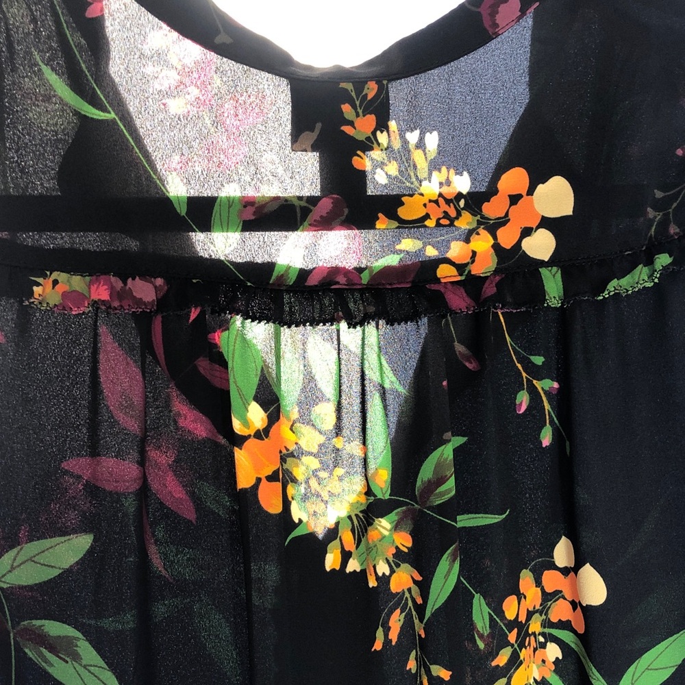 Like New Floral Sleeveless Black V-Neck Top, Women’s Size Small - Picture 4 of 7